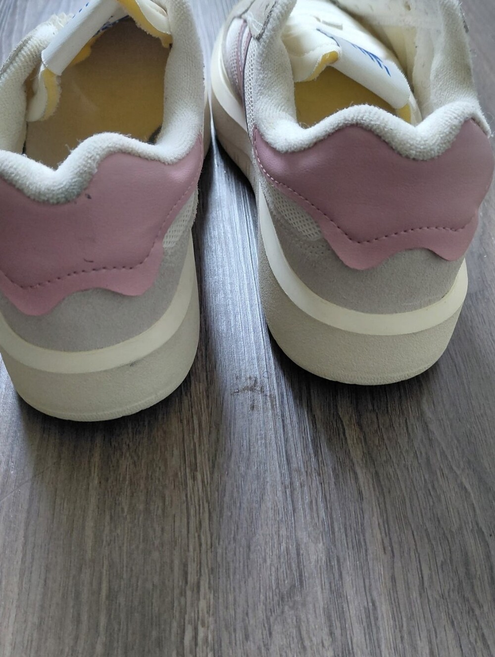 New Balance Women's White and Pink Sneakers - Picture 7 of 10